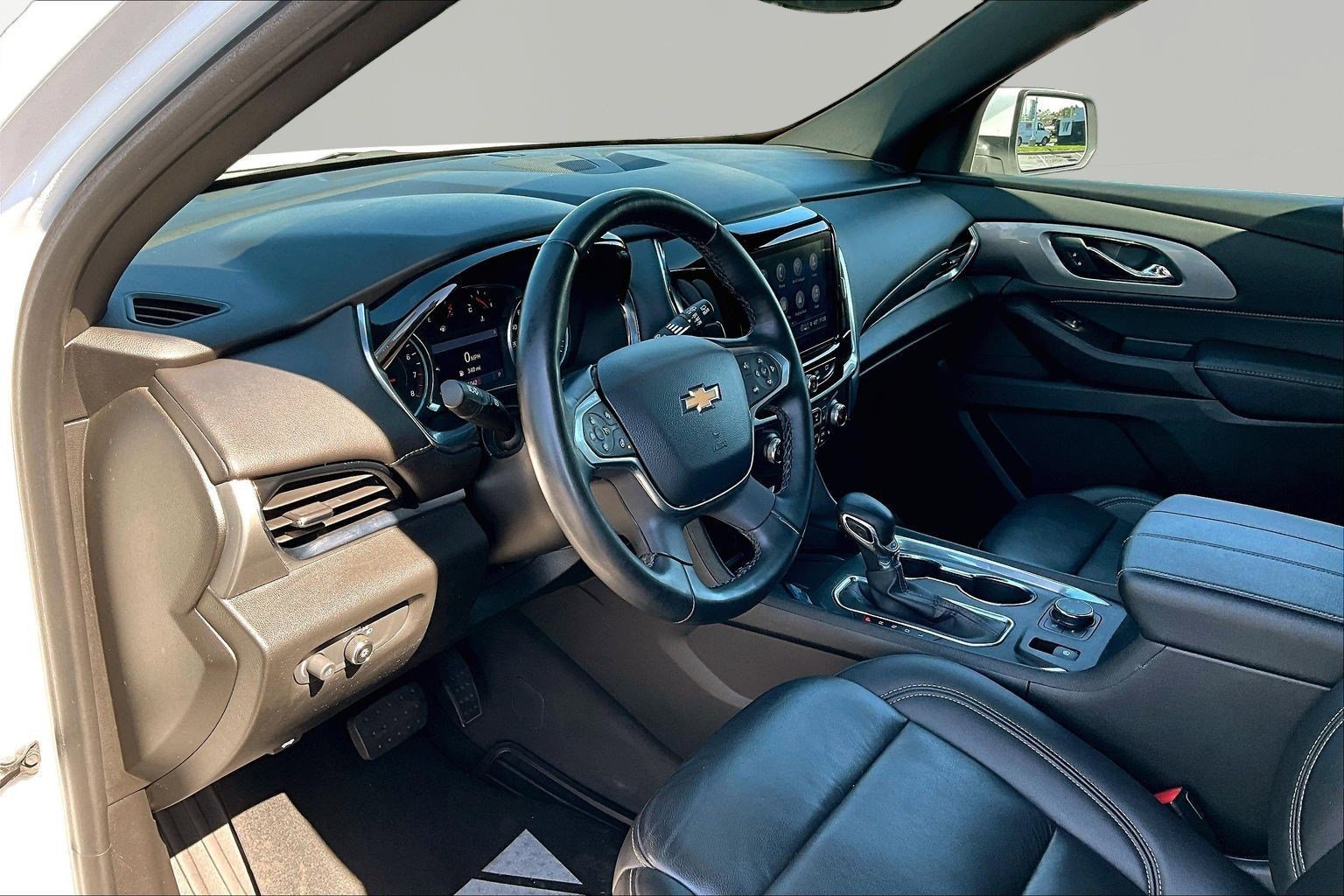 Used 2023 Chevrolet Traverse LT AWD/4WD image 16