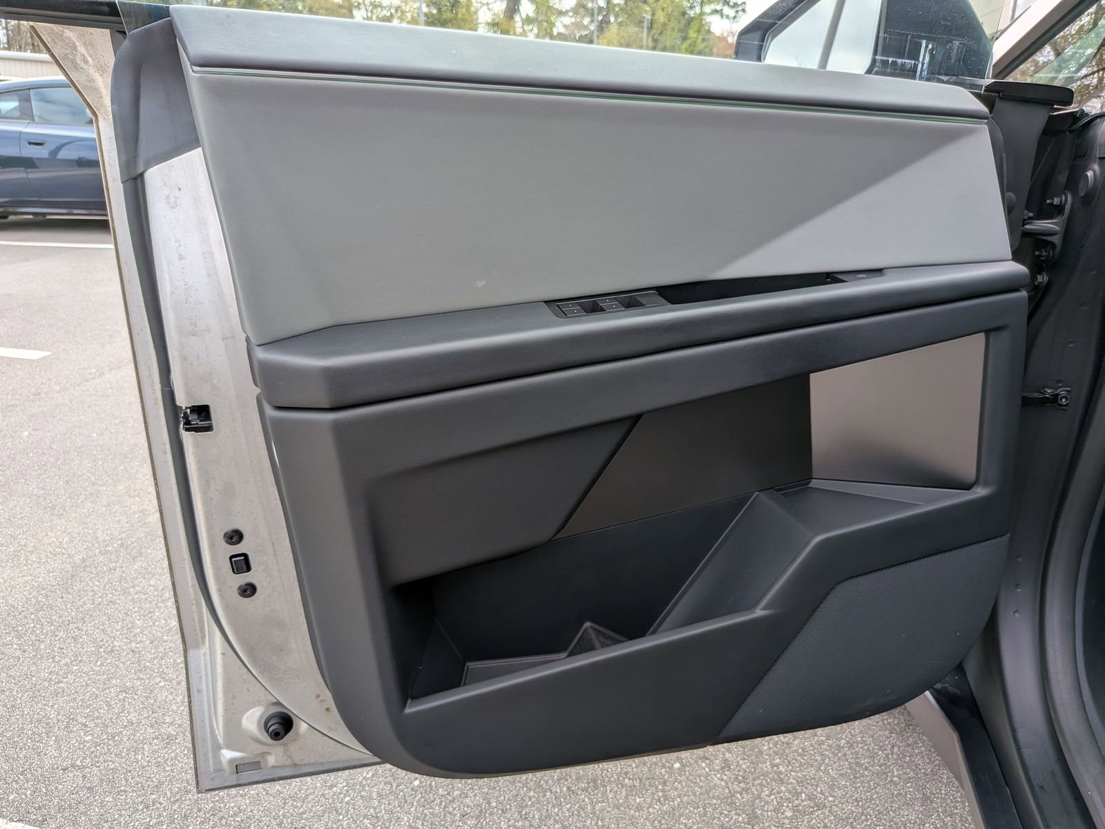 Used 2024 Tesla Cybertruck AWD Crew Cab image 12