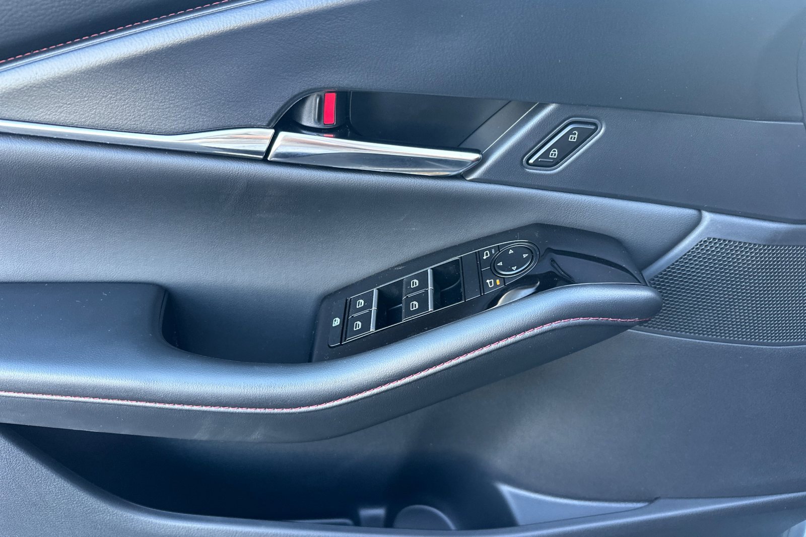 Used 2025 MAZDA CX-30 AWD 2.5 S w/ Preferred Package image 12