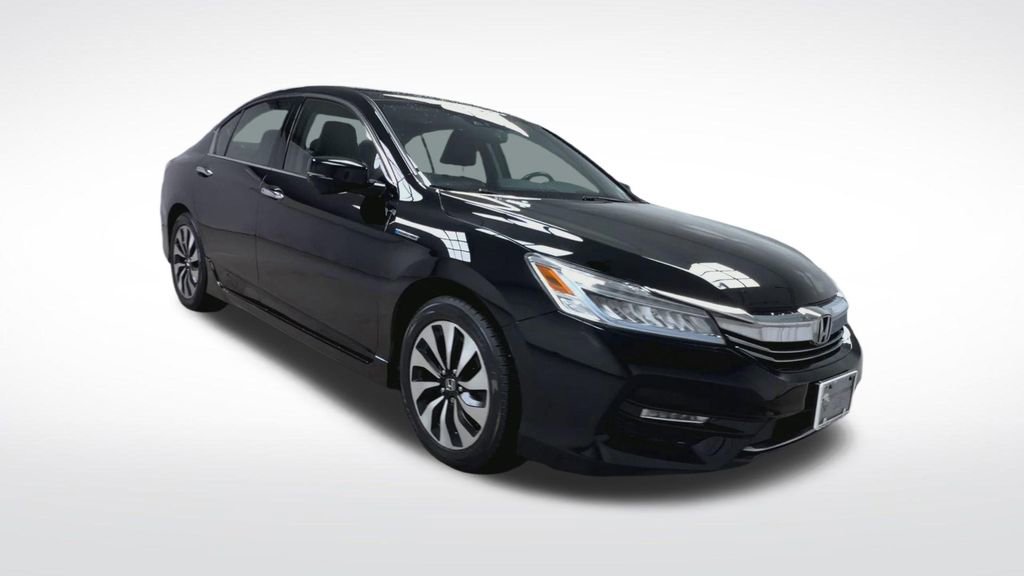 Used 2017 Honda Accord Touring image 2