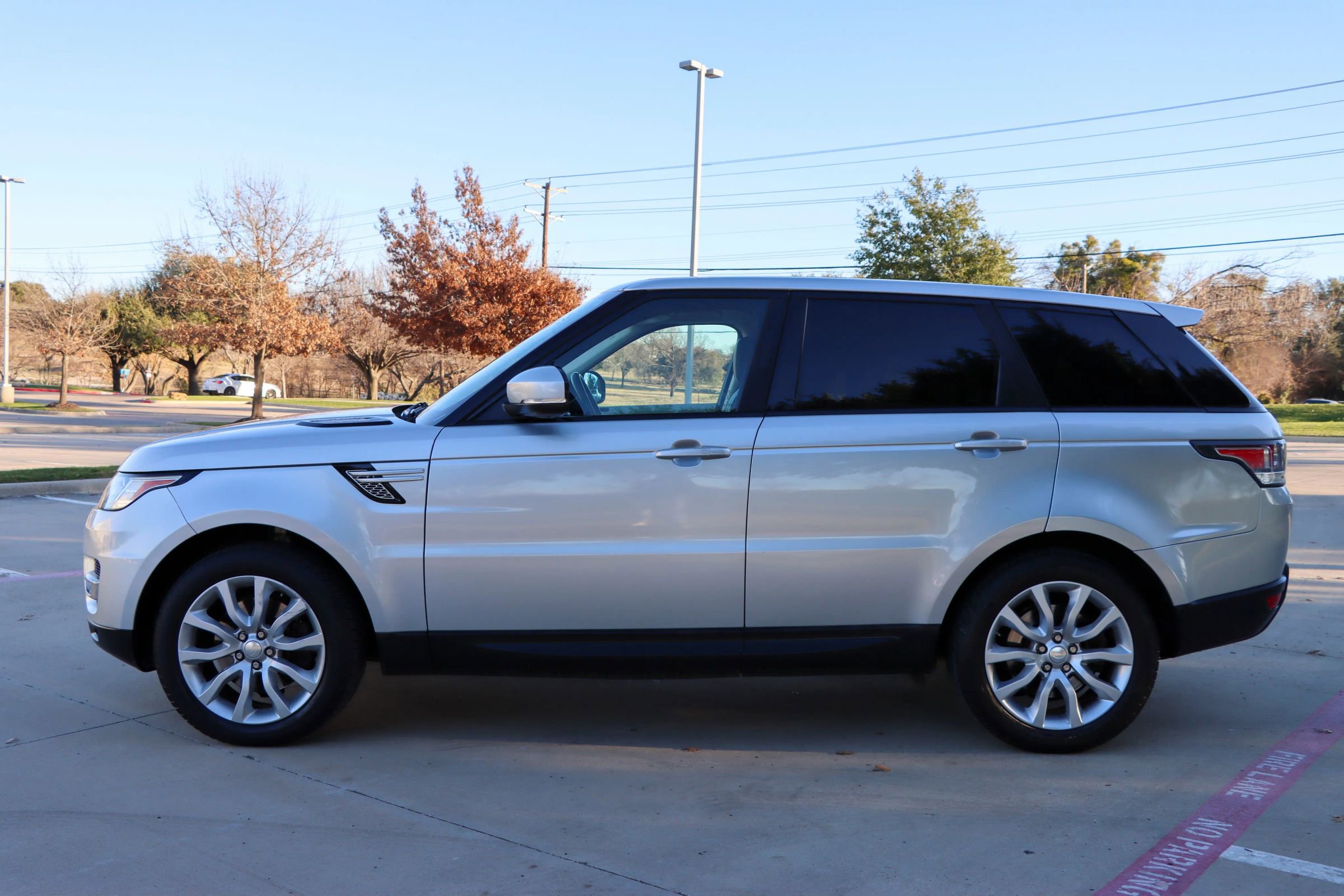 Used 2014 Land Rover Range Rover Sport HSE image 9