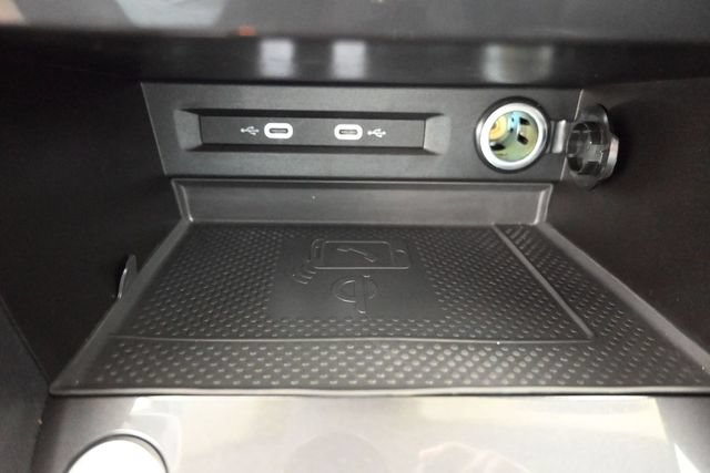 Used 2022 Volkswagen Tiguan SE FWD image 22