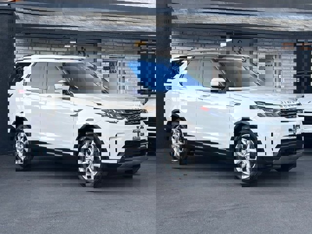 Used 2017 Land Rover Discovery SE image 8