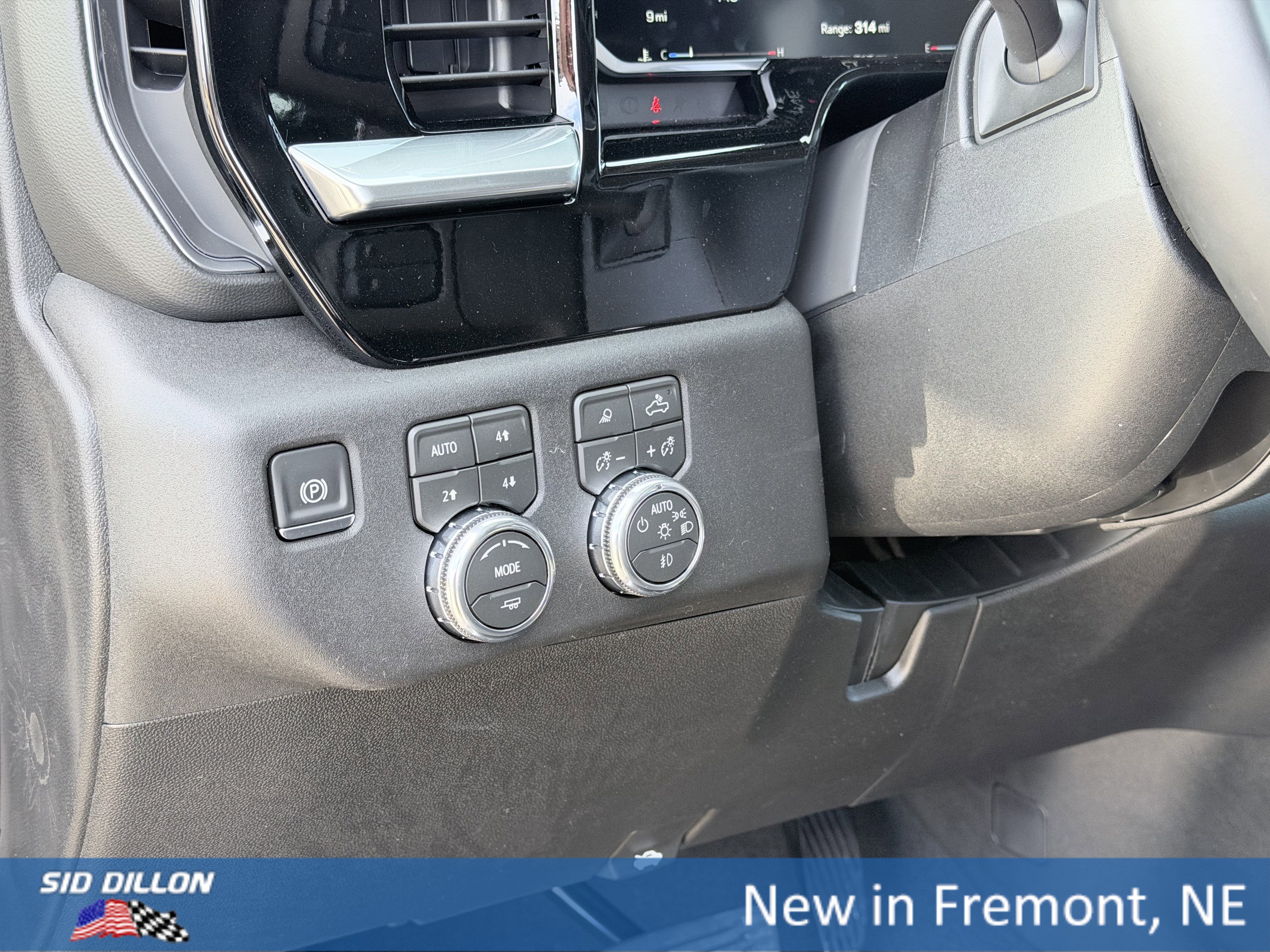 New 2026 GMC Sierra 2500 SLT w/ SLT Premium Package AWD/4WD image 12