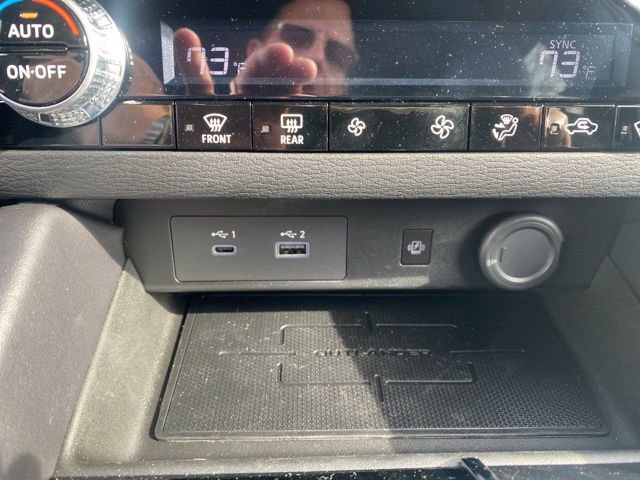 New 2025 Mitsubishi Outlander SE image 28