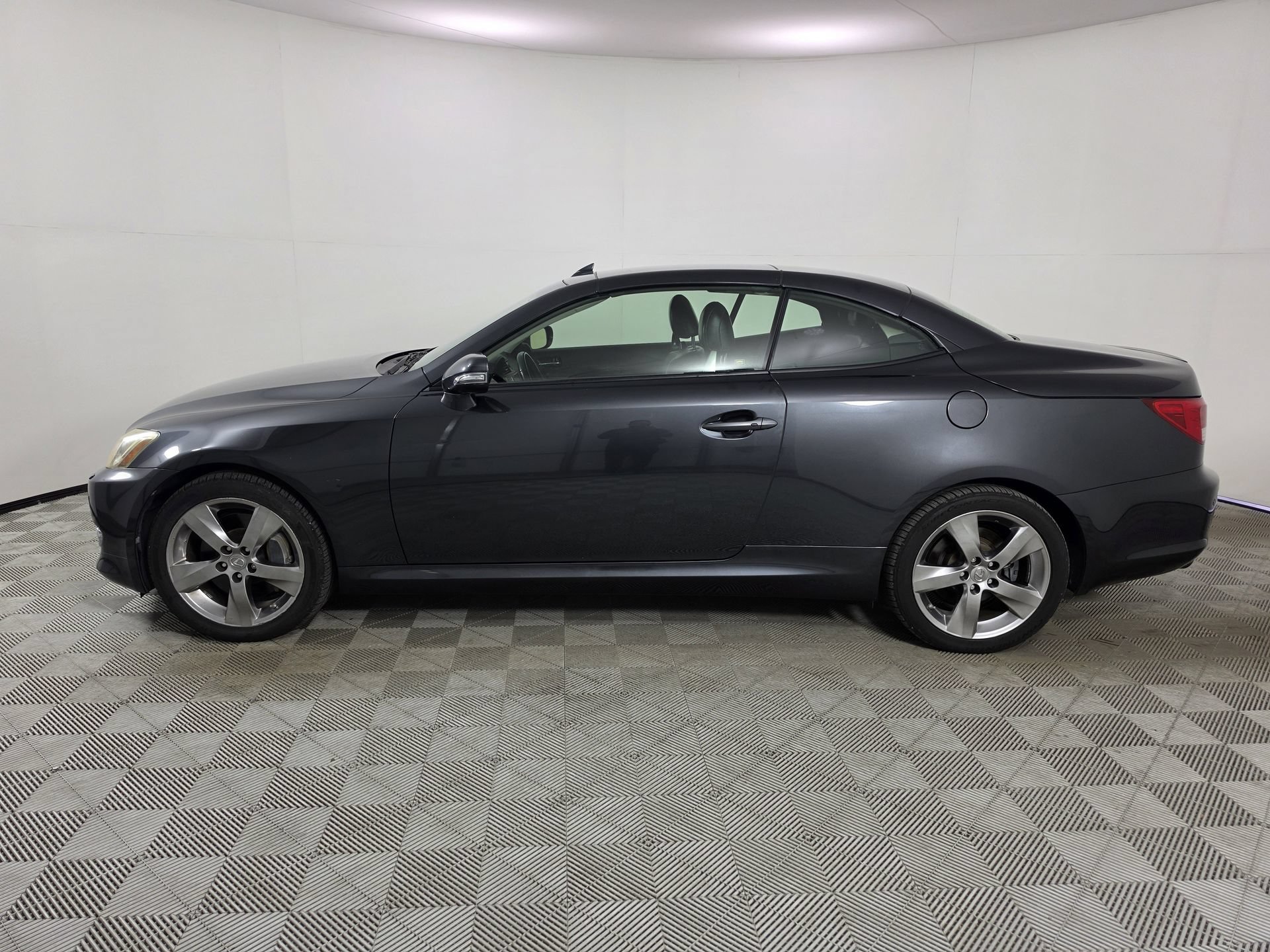 Used 2010 Lexus IS 350C RWD image 4