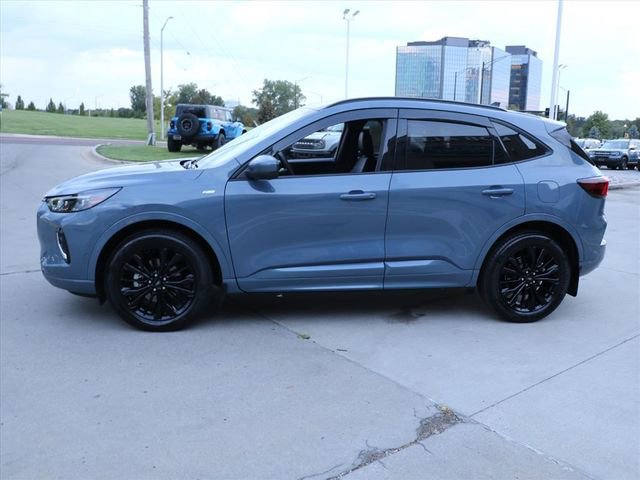 Used 2023 Ford Escape ST-Line Elite w/ Premium Technology Package image 3