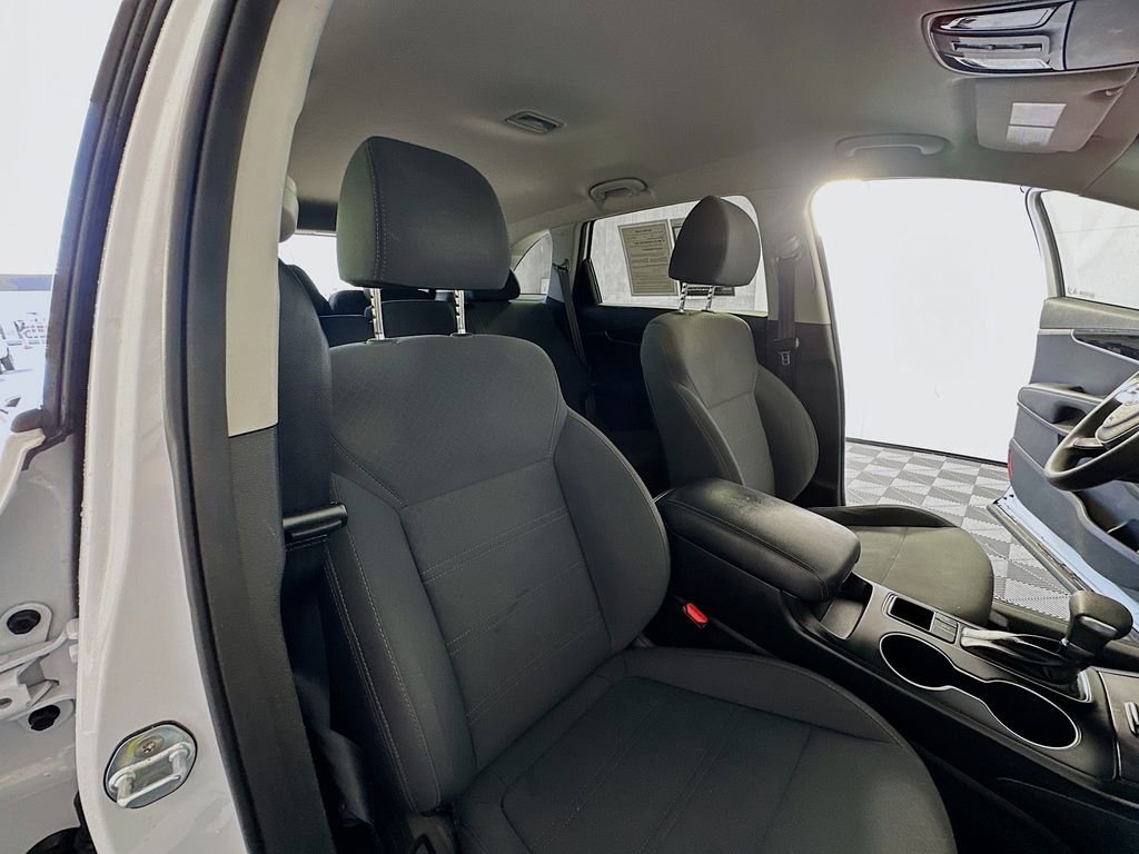 Used 2019 Kia Sorento LX image 26