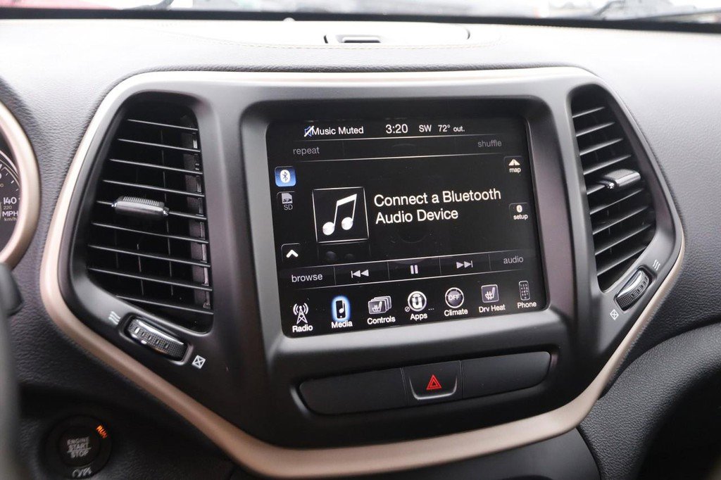 Used 2017 Jeep Cherokee Limited image 16