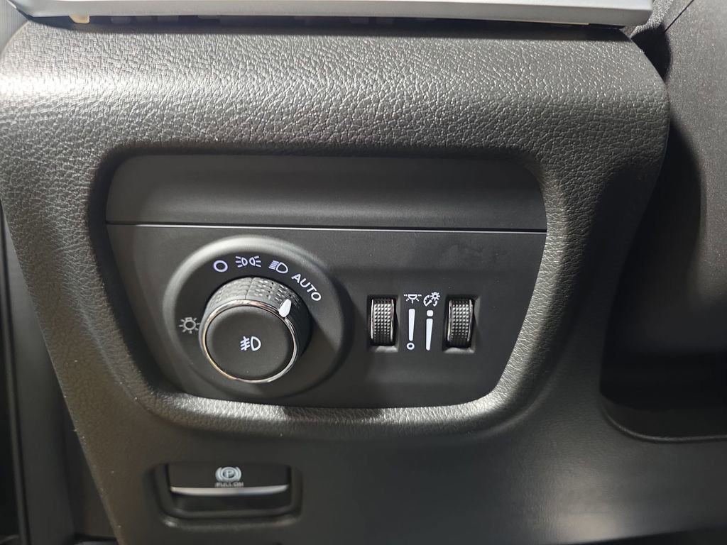 Used 2024 Jeep Grand Cherokee L Limited w/ Luxury Tech Group II image 30