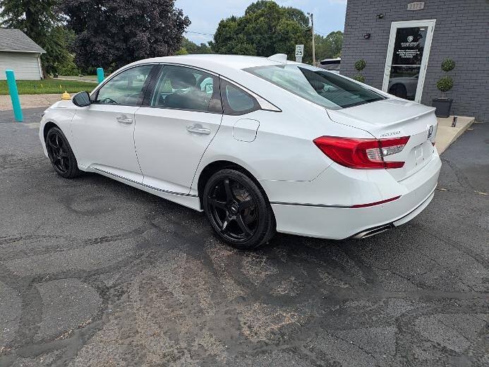 Used 2018 Honda Accord Touring image 4