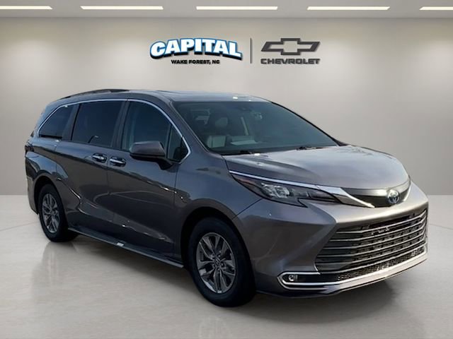 Used 2024 Toyota Sienna XLE image 7