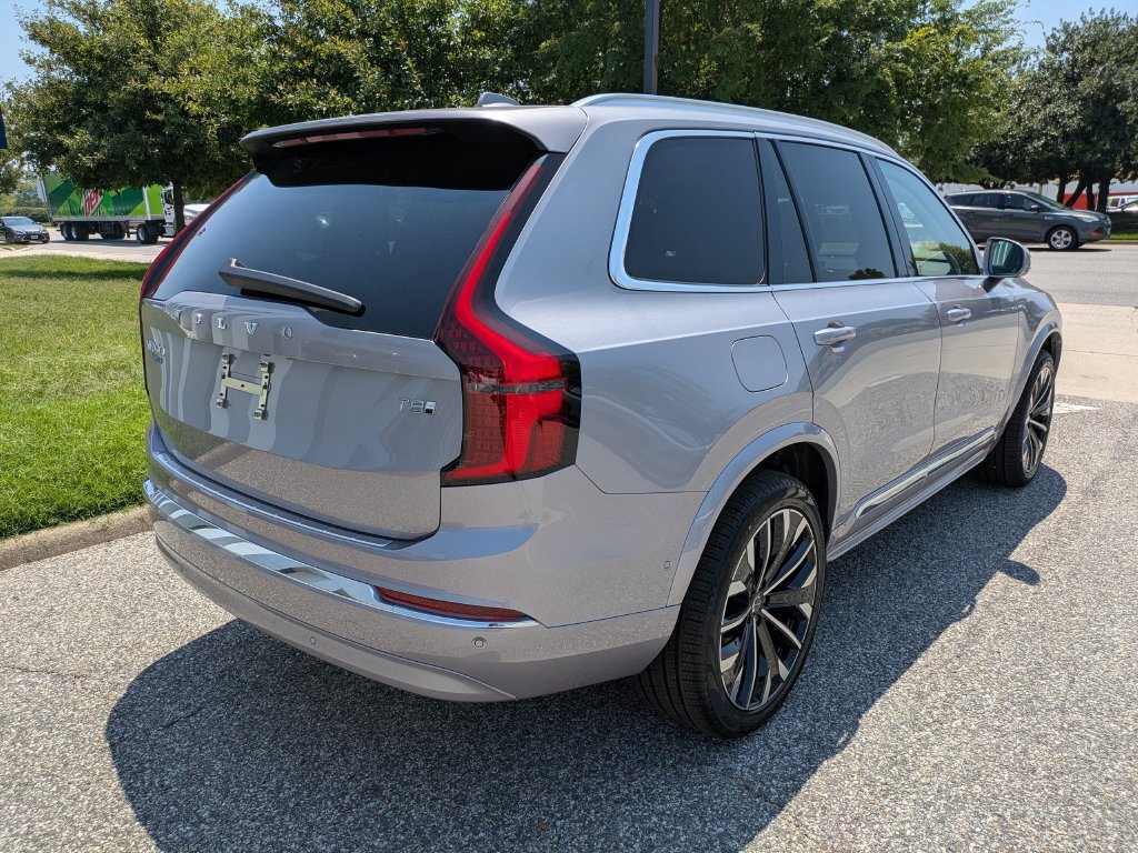 New 2026 Volvo XC90 T8 Plus w/ Protection Package Premier AWD/4WD image 4