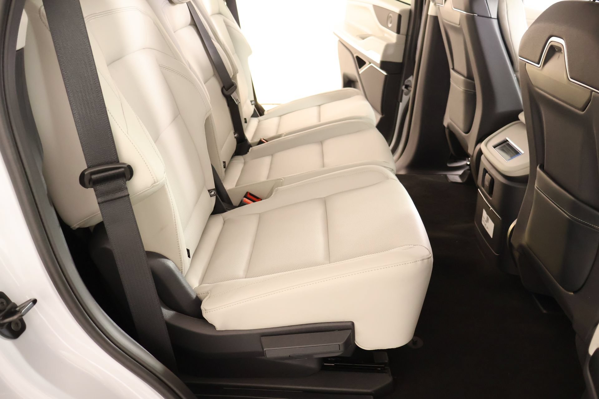New 2026 Lincoln Navigator Premiere AWD/4WD image 16