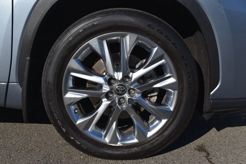 Used 2023 Toyota Highlander Limited image 28