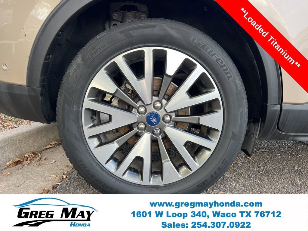Used 2020 Ford Escape Titanium image 9