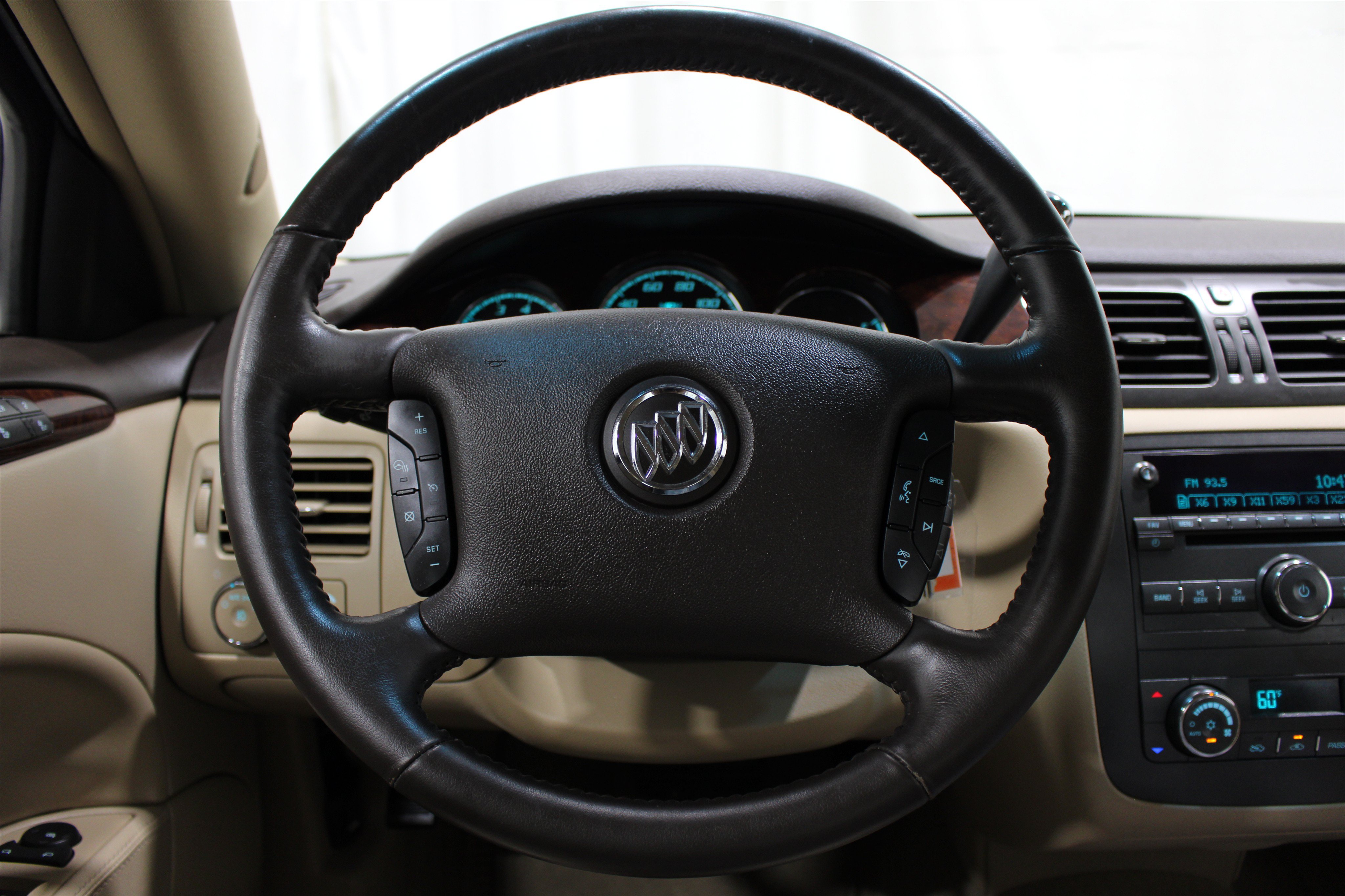 Used 2011 Buick Lucerne CXL w/ Driver Confidence Package FWD image 10
