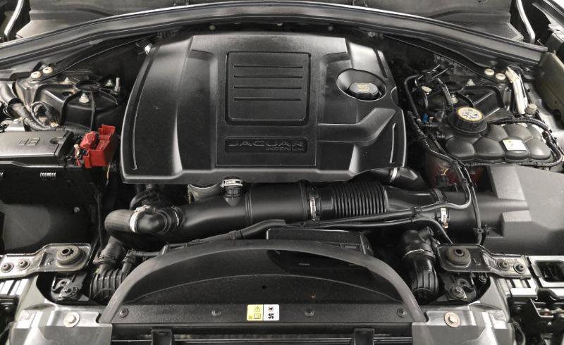 Used 2020 Jaguar F-PACE Premium image 17