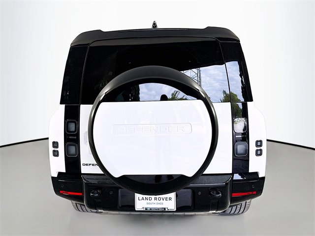 New 2026 Land Rover Defender 130 X-Dynamic SE image 6