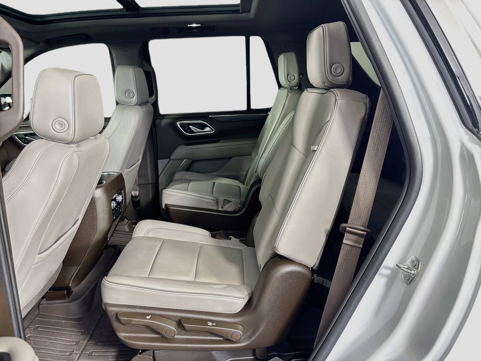 Used 2023 GMC Yukon SLT w/ SLT Luxury Package RWD image 26