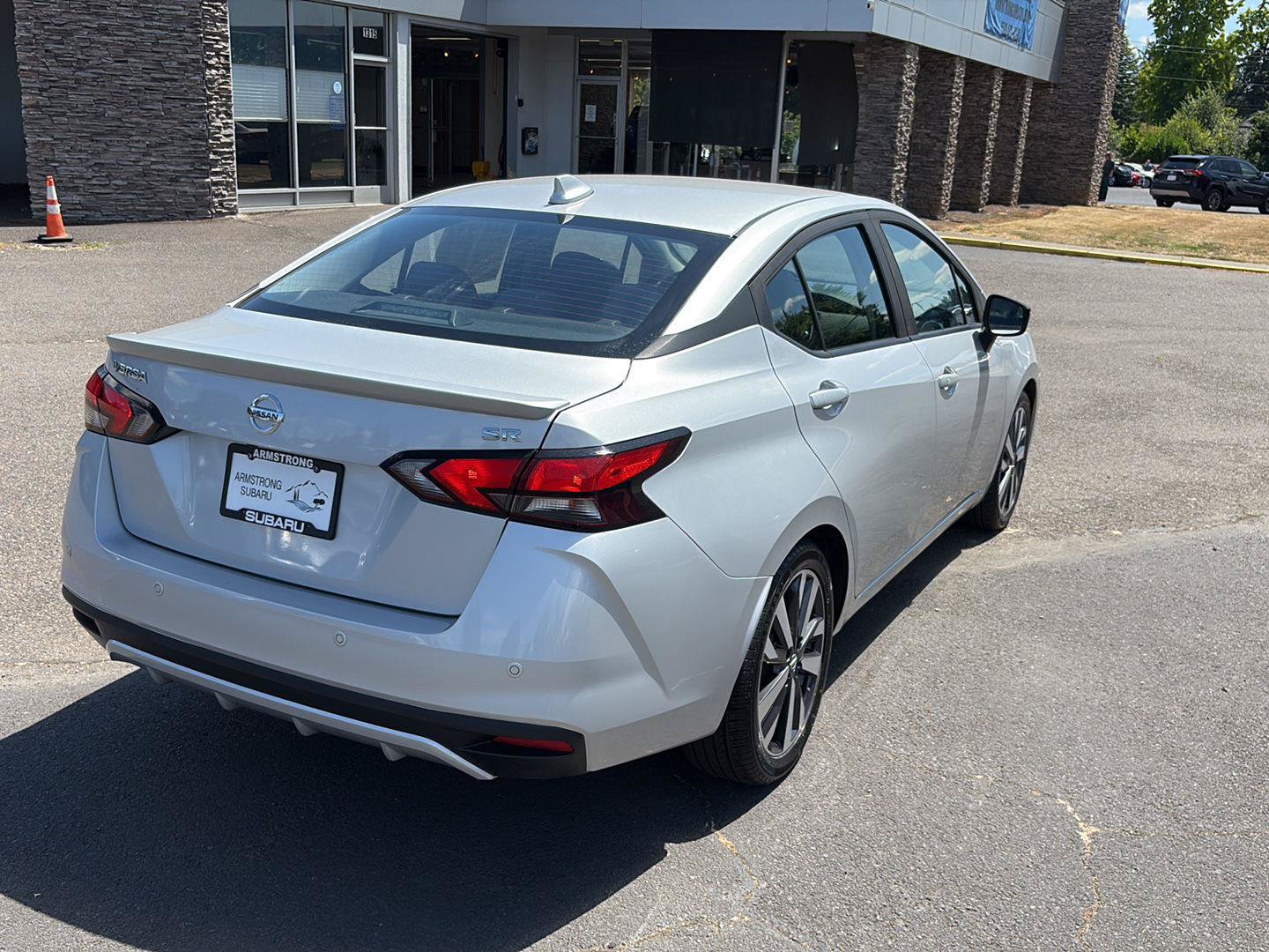 Used 2020 Nissan Versa SR FWD image 6