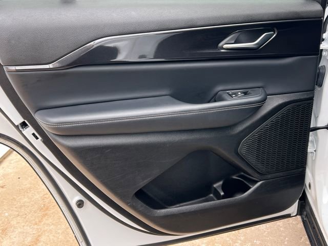 Used 2023 Jeep Grand Cherokee L Laredo image 37