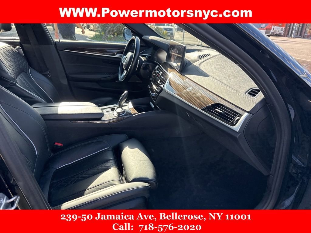 Used 2022 BMW M550i xDrive M550i xDrive w/ Executive Package image 13