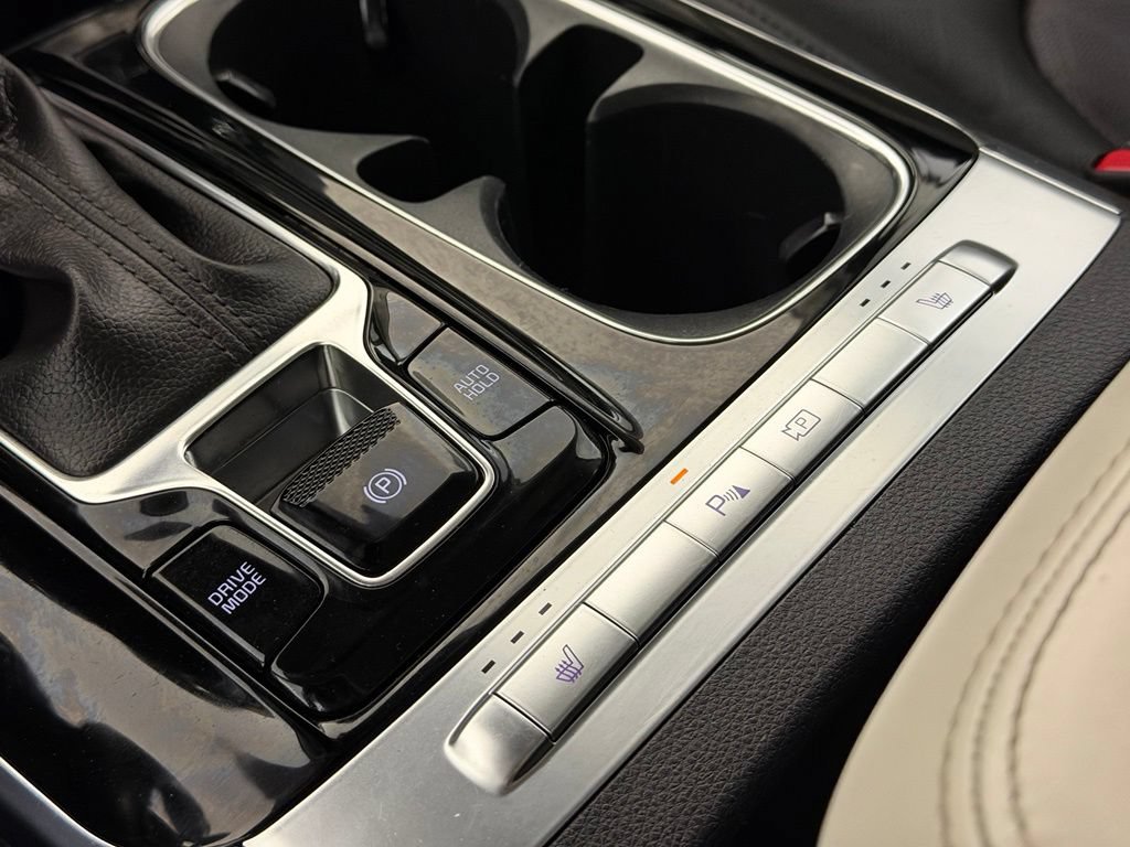 Used 2024 Kia Carnival EX FWD image 20