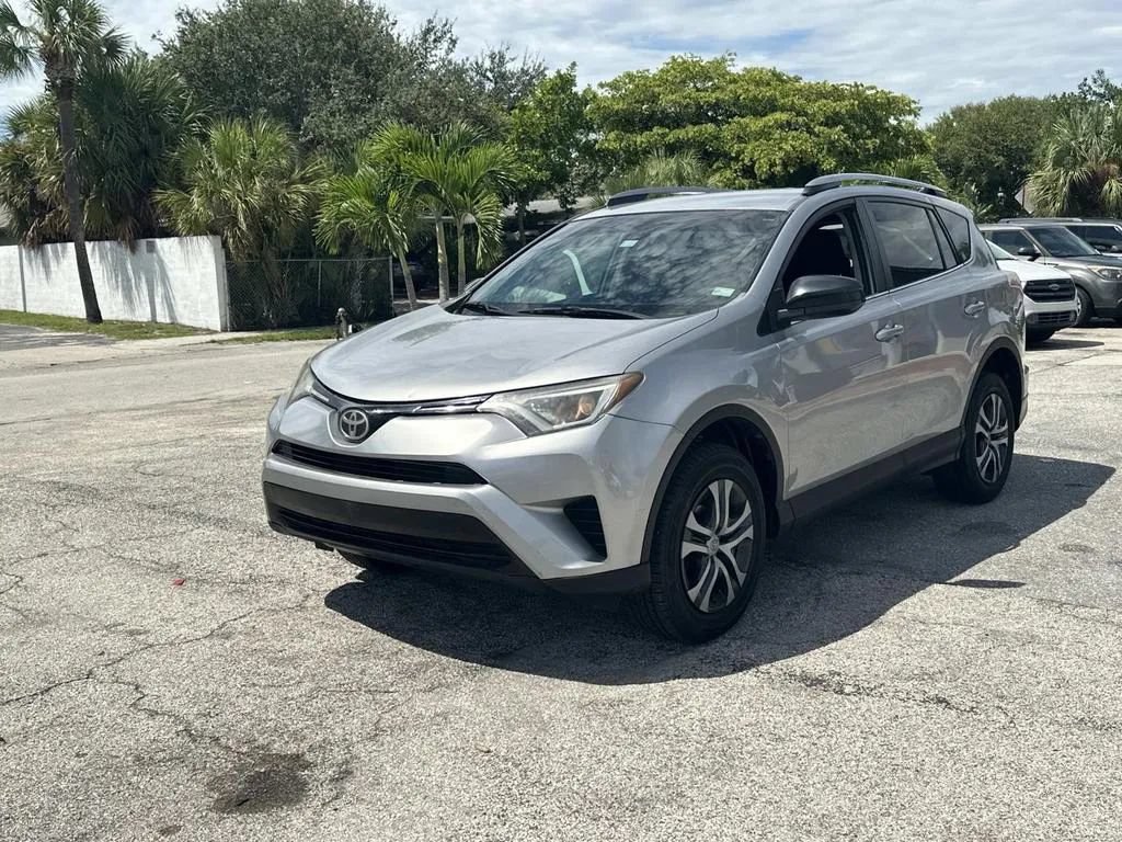 Used 2017 Toyota RAV4 LE FWD image 2