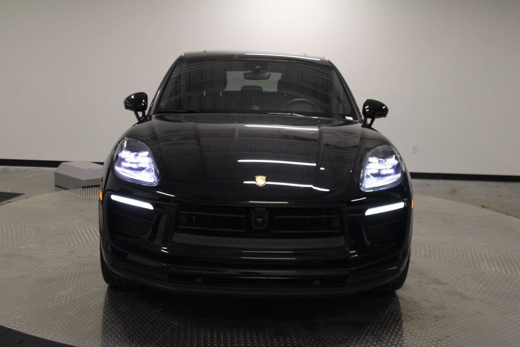 Certified 2025 Porsche Macan AWD/4WD image 10