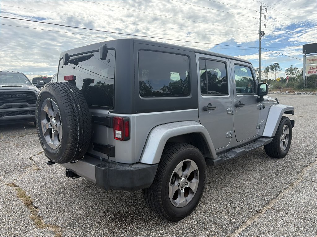 Used 2017 Jeep Wrangler Unlimited Sahara w/ Connectivity Group AWD/4WD image 6