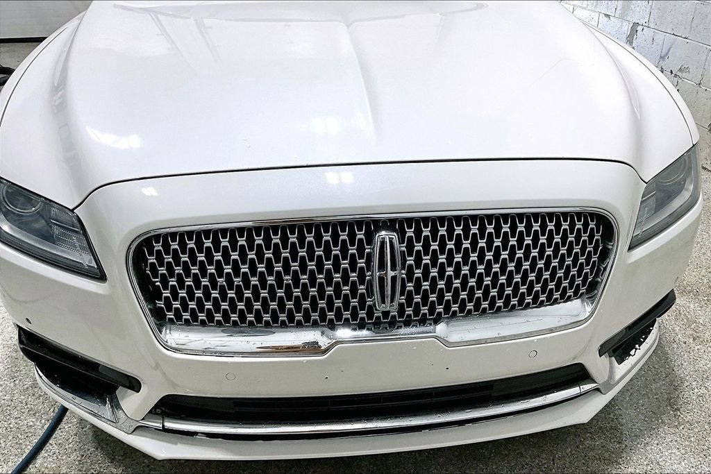 Used 2019 Lincoln Continental Select w/ Continental Climate Package image 32