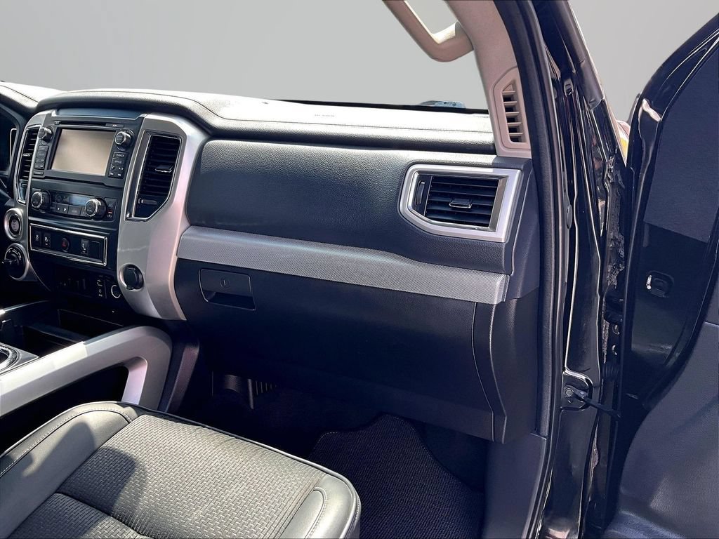 Used 2017 Nissan Titan PRO-4X AWD/4WD image 18