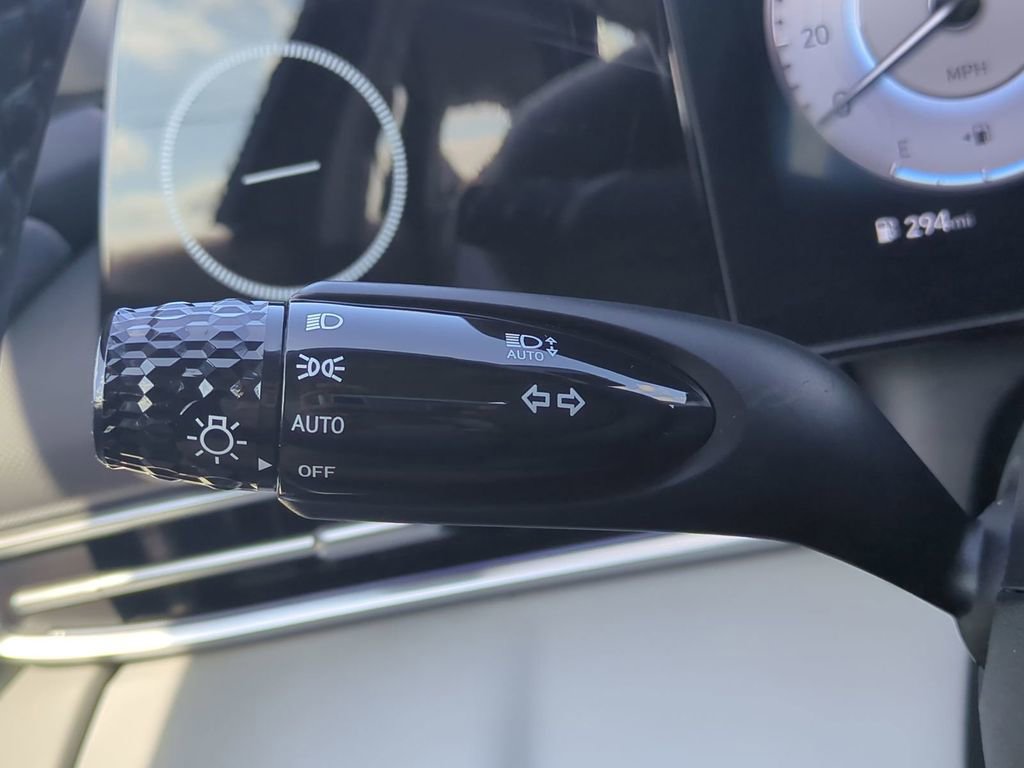Certified 2024 Hyundai Elantra Limited FWD image 30
