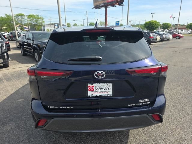 Used 2024 Toyota Highlander Limited AWD/4WD image 6