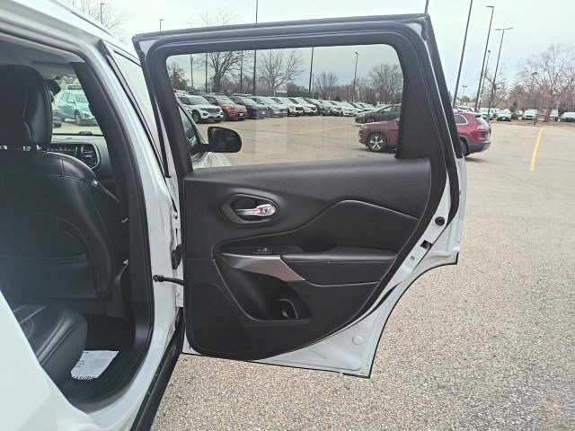 Used 2019 Jeep Cherokee Limited image 15