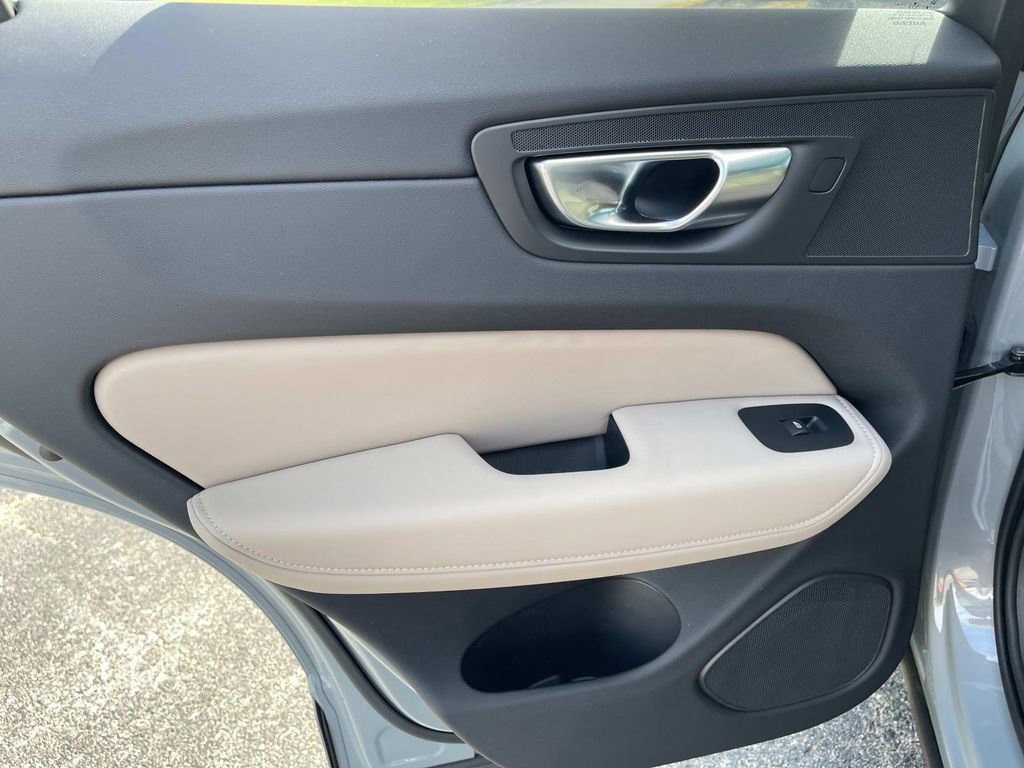 New 2026 Volvo XC60 B5 Plus w/ Protection Package Premier image 18