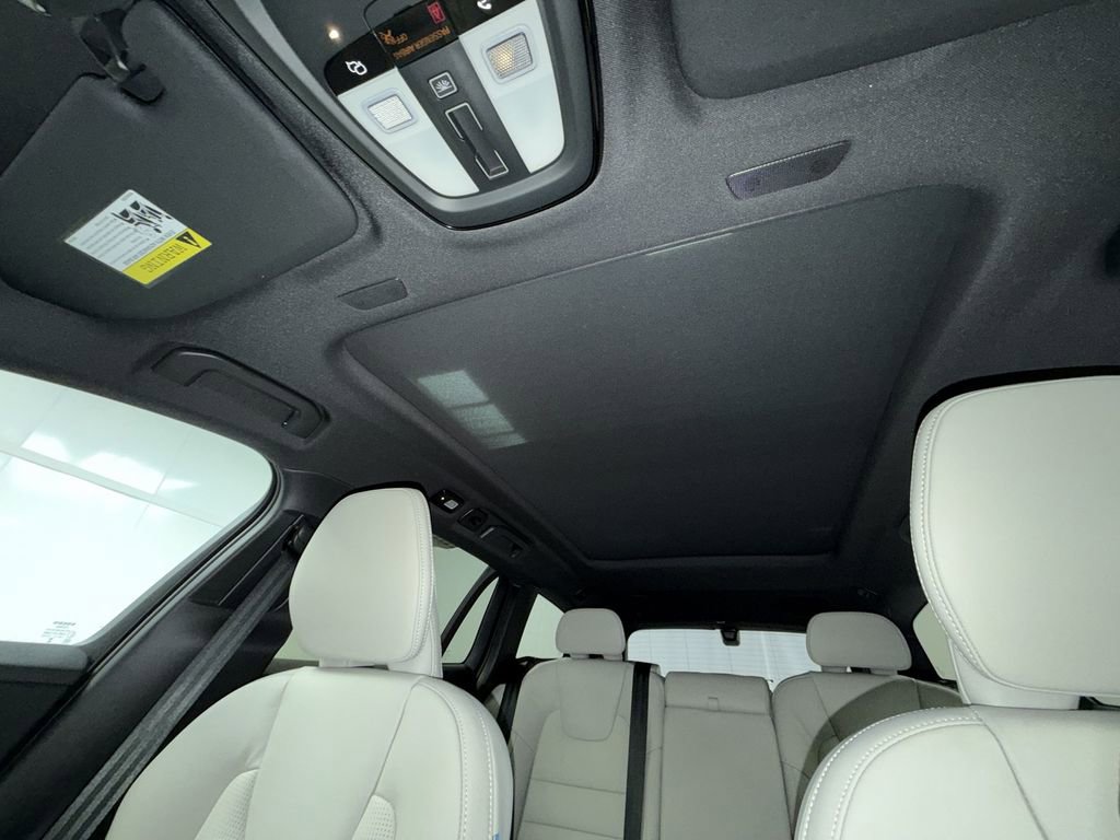 New 2026 Volvo V60 B5 Cross Country Ultra w/ Protection Package Premier image 6
