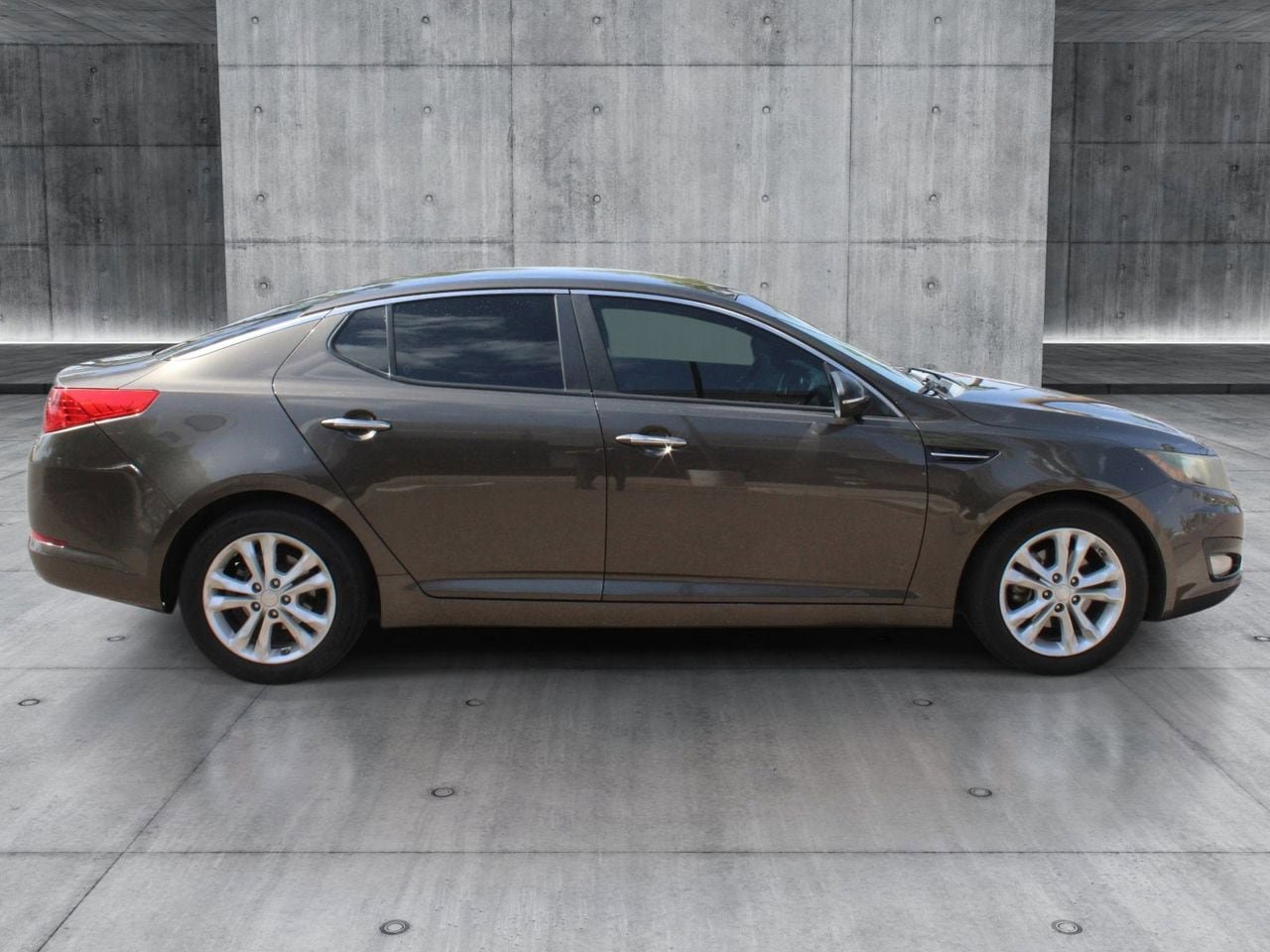 Used 2013 Kia Optima LX FWD image 6