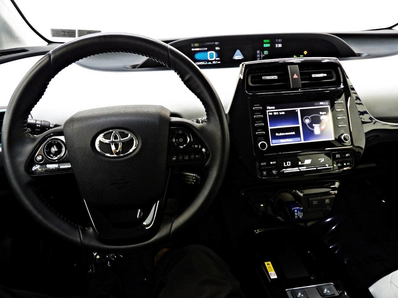 Used 2020 Toyota Prius XLE w/ Advanced Technology Package image 17