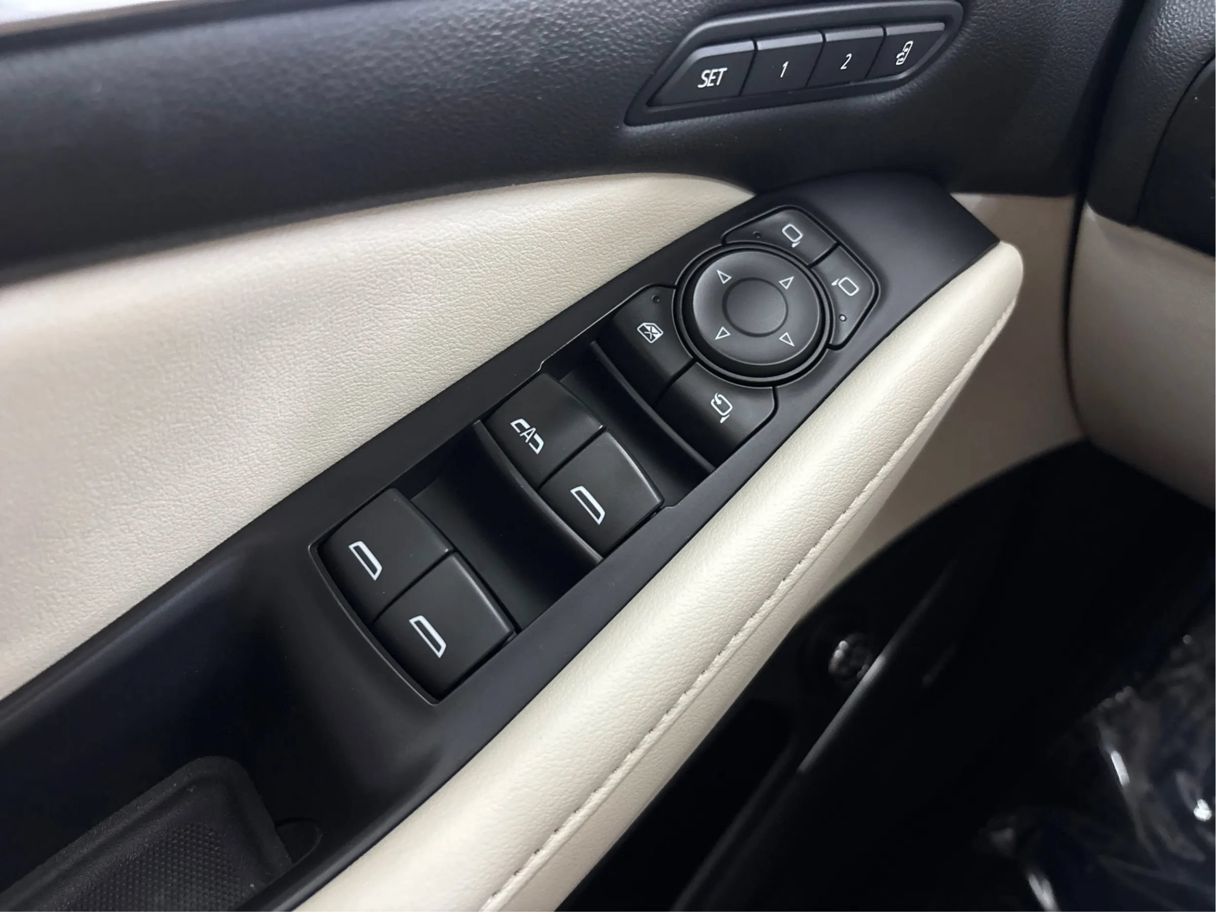 Used 2022 Buick Enclave Avenir w/ Avenir Technology Package AWD/4WD image 41