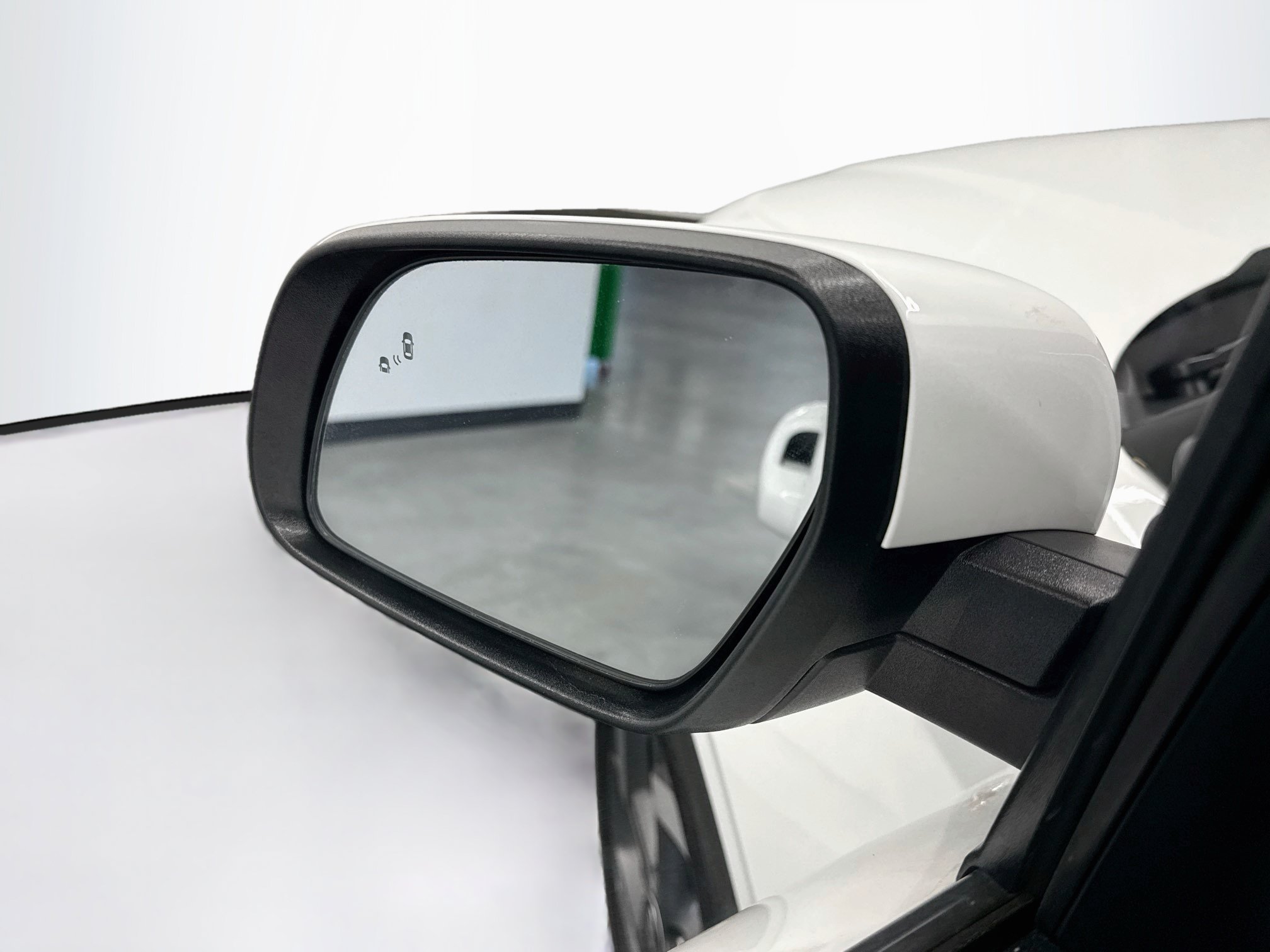 Used 2025 Hyundai Venue SEL FWD image 16