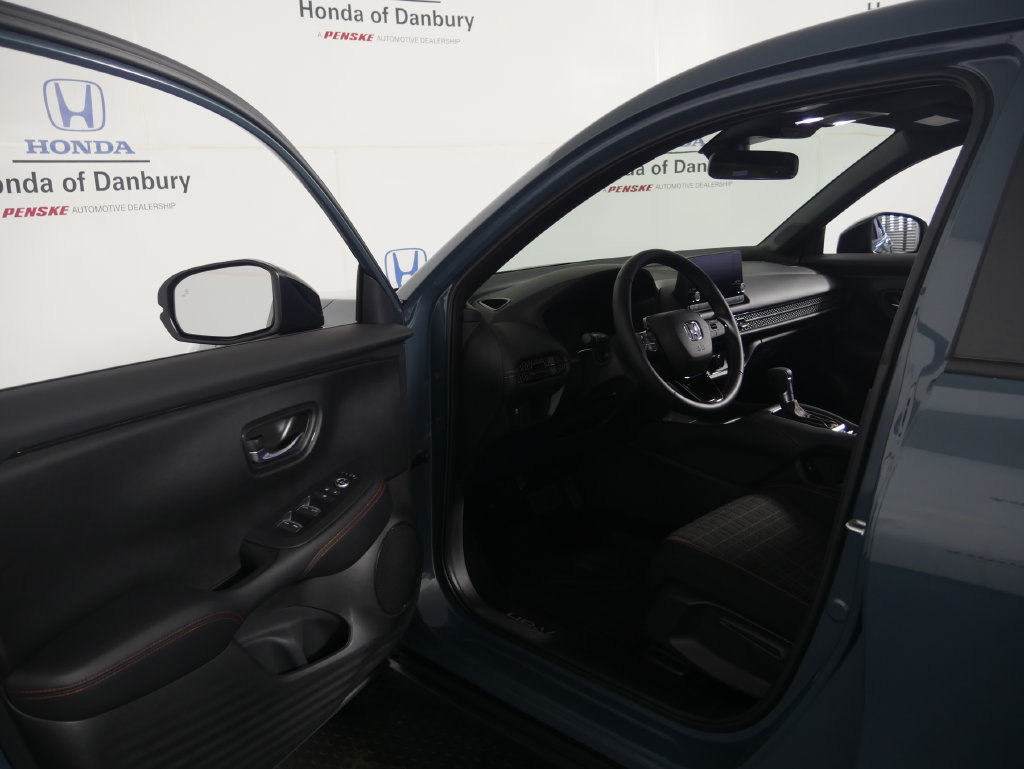 Used 2025 Honda HR-V Sport image 11