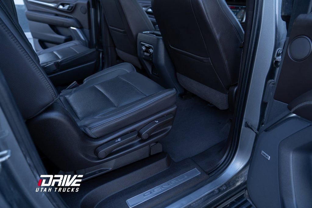 Used 2021 GMC Yukon XL Denali w/ Denali Premium Package image 22