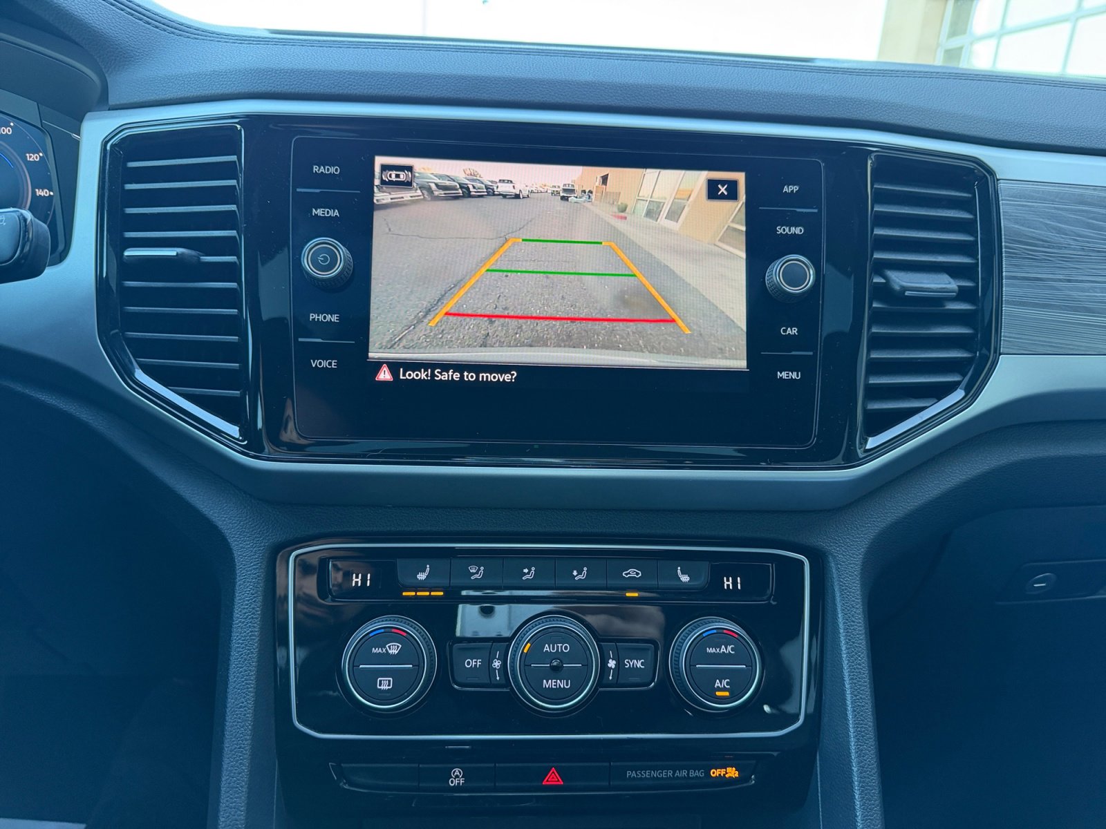 Used 2022 Volkswagen Atlas Cross Sport SE image 29