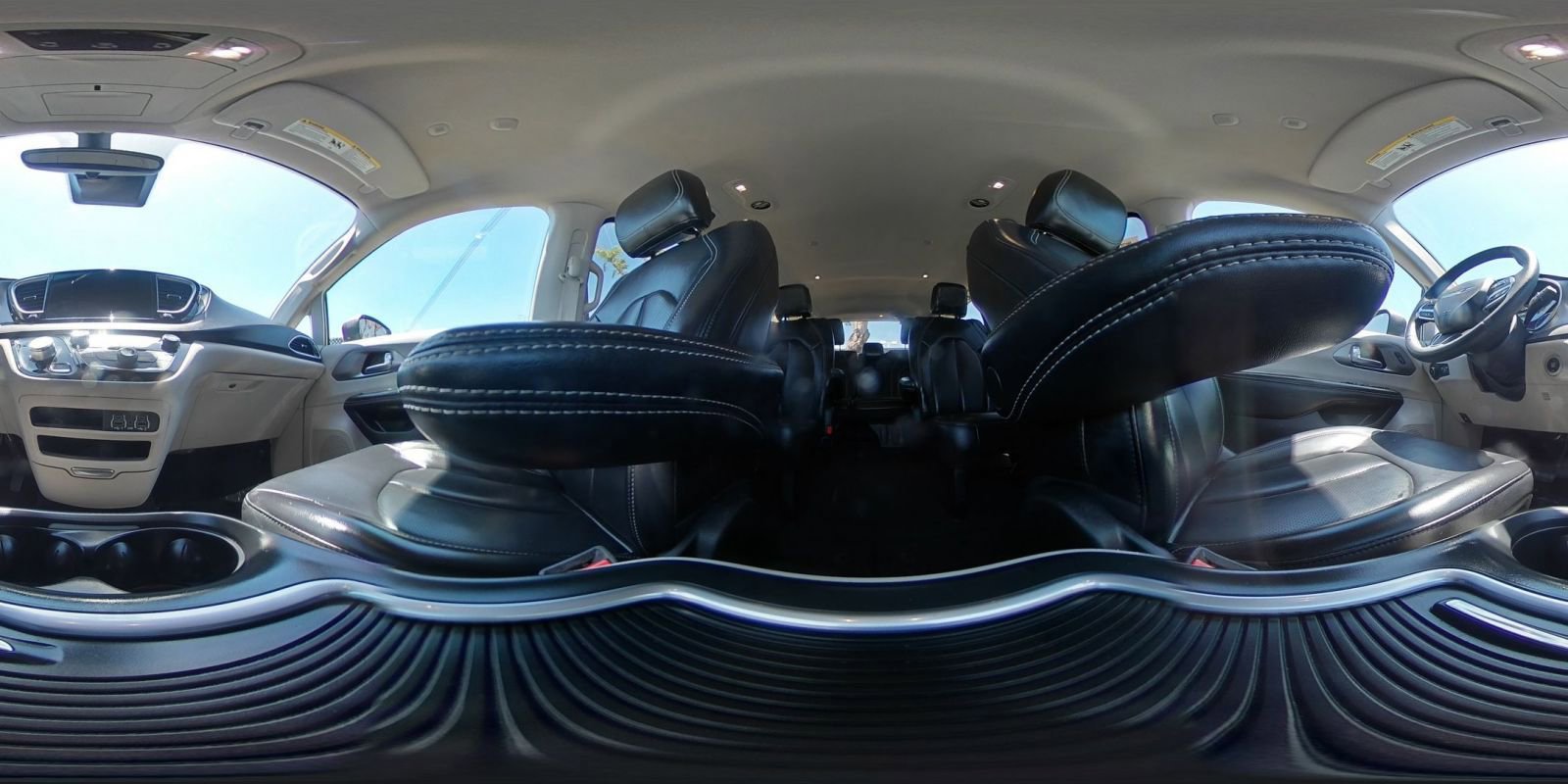 Used 2023 Chrysler Pacifica Touring-L FWD image 44