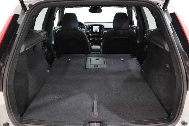Used 2025 Volvo XC40 B5 Plus AWD/4WD image 35