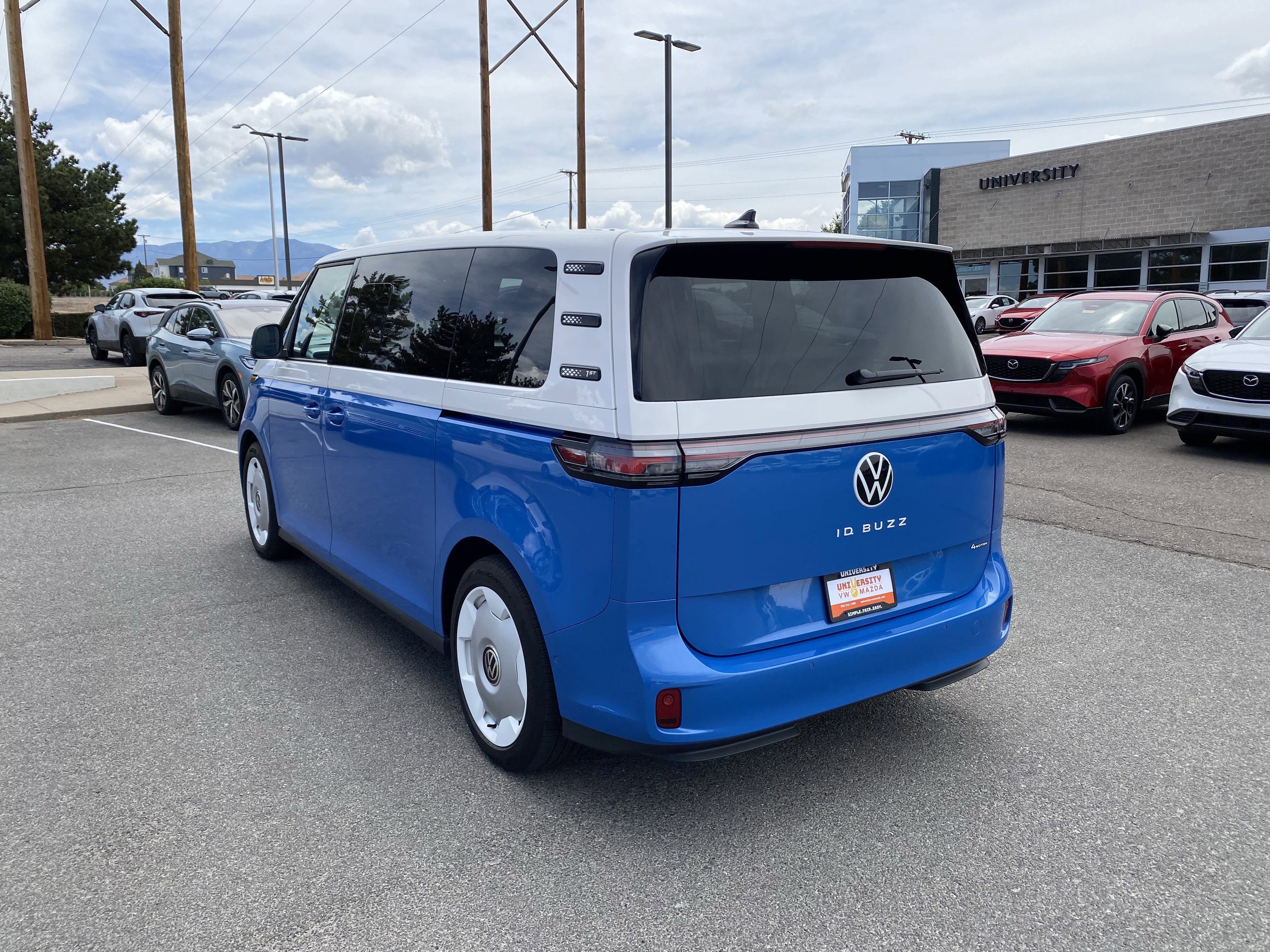 Used 2025 Volkswagen ID. Buzz 1st Edition AWD/4WD image 11