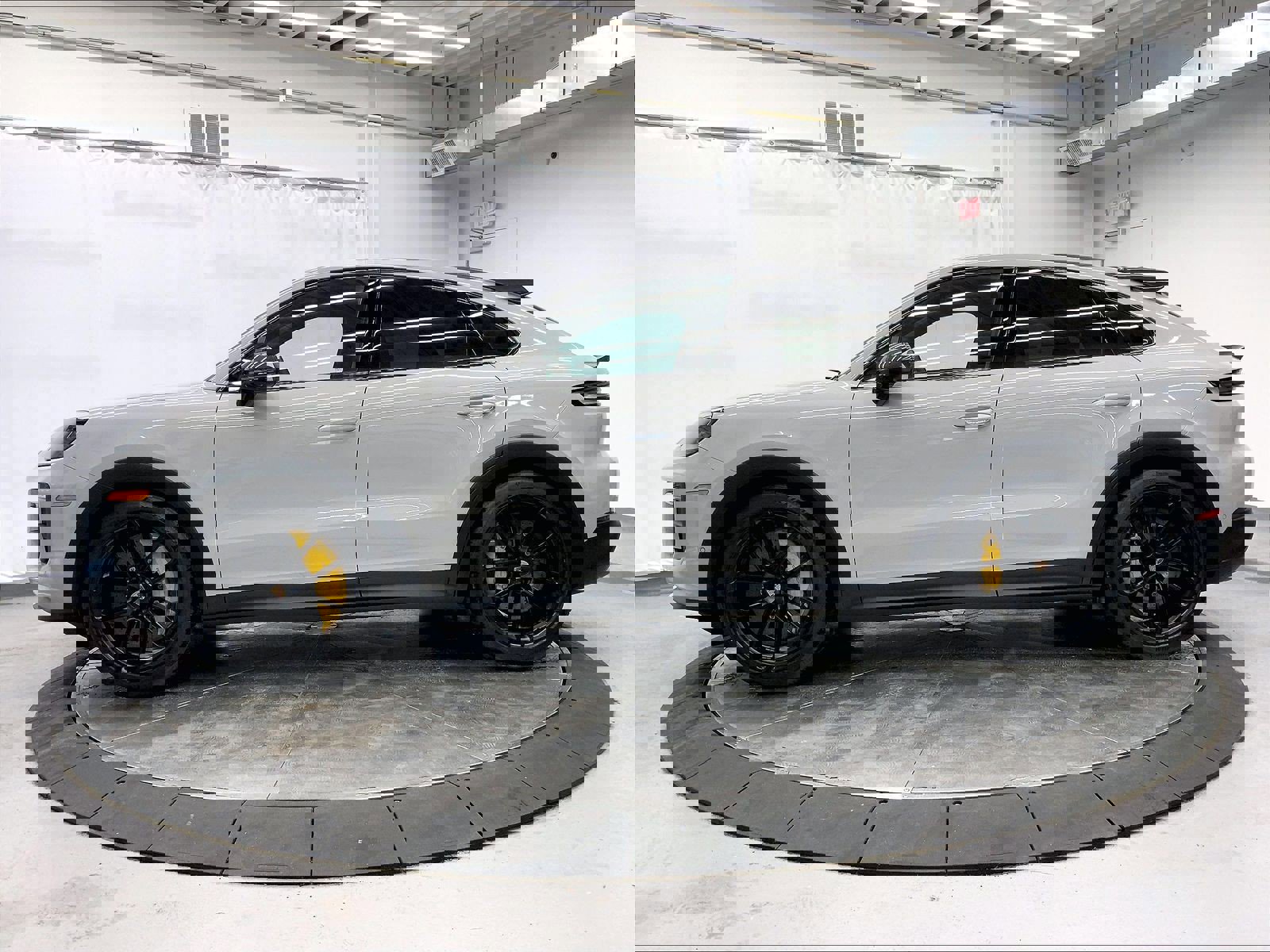 Used 2026 Porsche Cayenne Turbo GT image 2