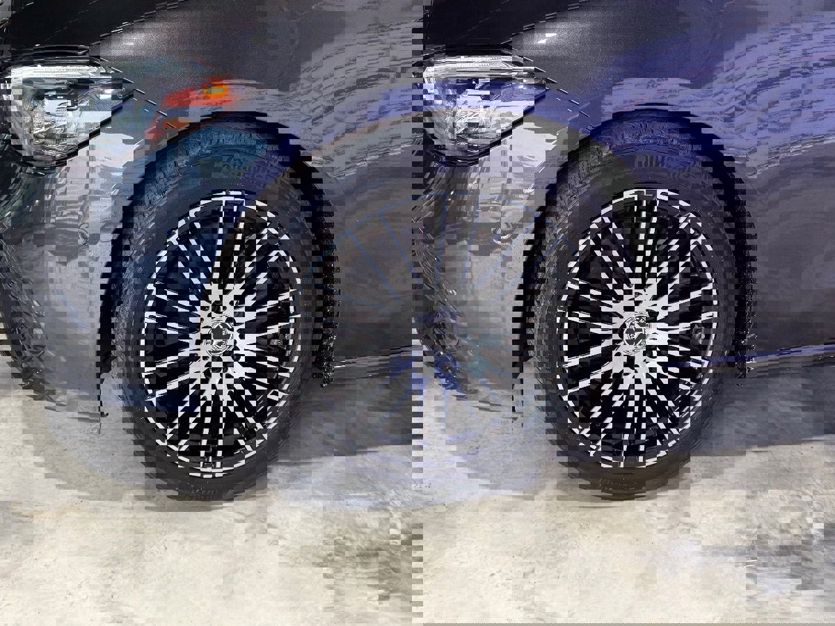 Used 2023 Mercedes-Benz C 300 4MATIC Sedan w/ Exclusive Trim Package image 18